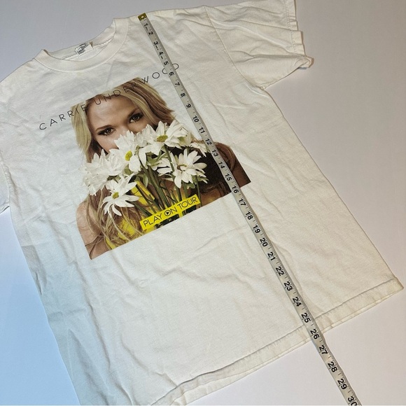 Carrie Underwood Play On Tour 2010 Concert T-Shirt - Picture 4 of 6